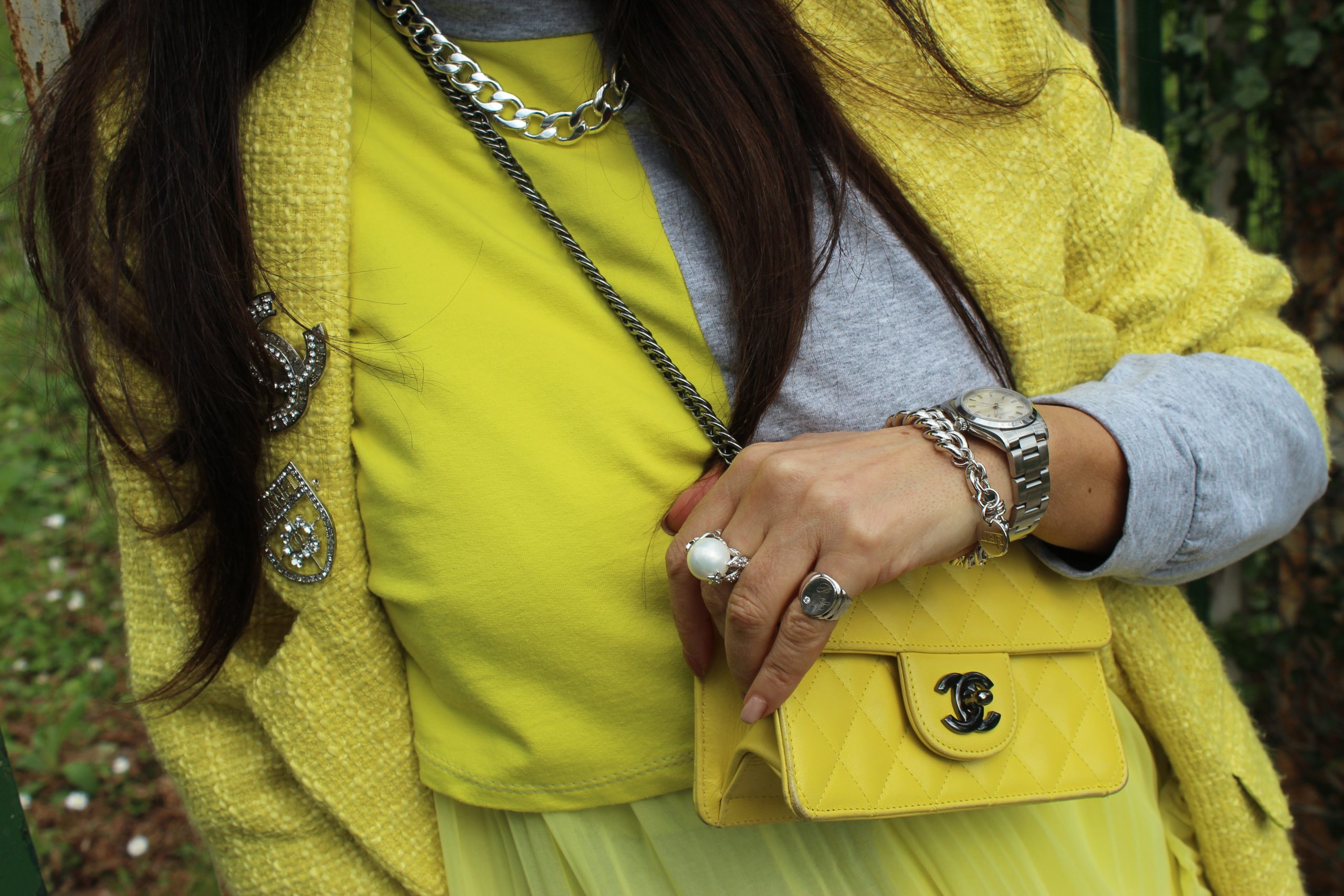 Illuminating Ultimate Gray Pantone Year Color Trend Chanel Accessories Paola Lauretano
