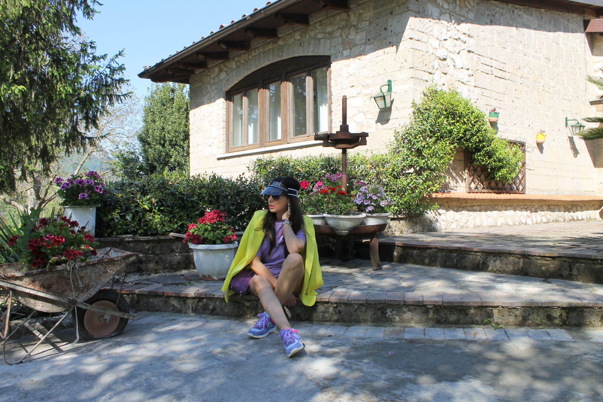 sporty comfy outfit lilac and yellow look chanel sneakers Paola Lauretano 