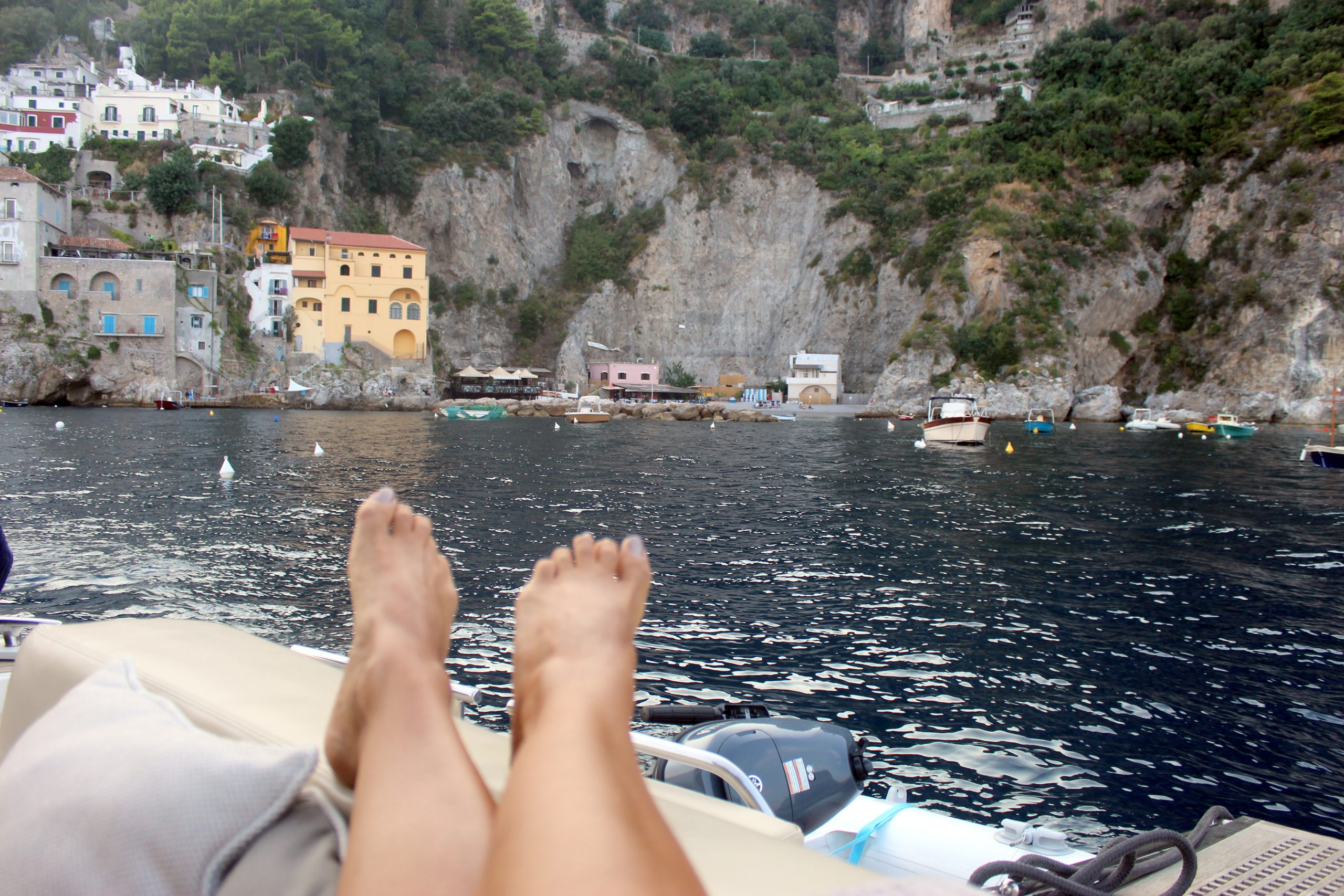 Summer Vacation Costa d'Amalfi Amalfi Coast Boat SIMONA CORSELLINI blazer PINKO camicia e gonna DIOR accessories Paola Lauretano Travel Living Trend