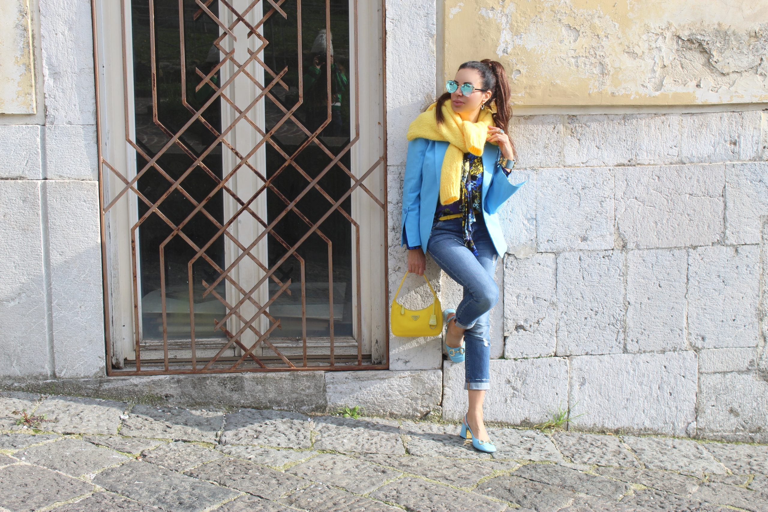 Yellow and Turquoise DENNY ROSE blazer  ZARA pull and shirt  LEVI'S jeans  PRADA bag GUCCI shoes